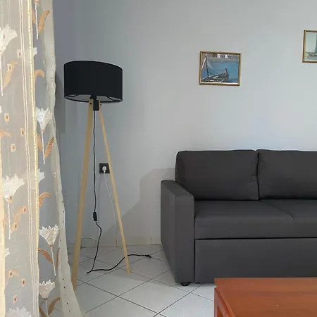 A Stylish And Spacious Retreat Perfect For Family Comfort *