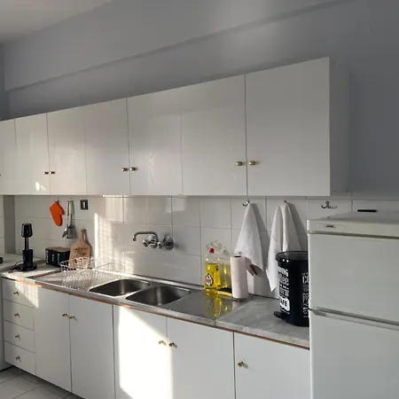 Apartment A Stylish And Spacious Retreat Perfect For Family Comfort *