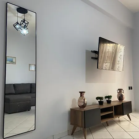 A Stylish And Spacious Retreat Perfect For Family Comfort Apartment
