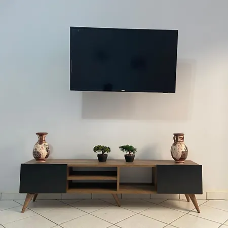 Apartment A Stylish And Spacious Retreat Perfect For Family Comfort *